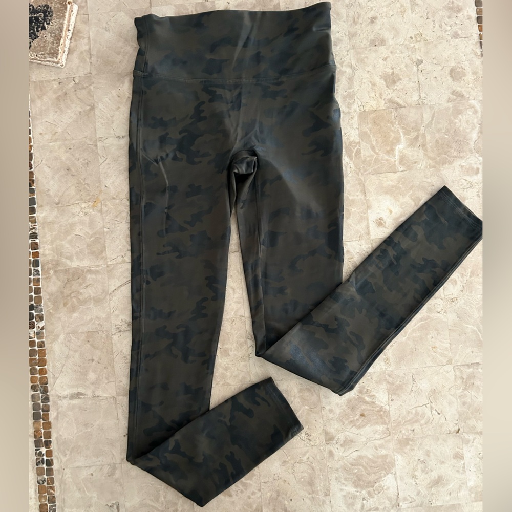 High-Waist Camo Leggings - Dark Green